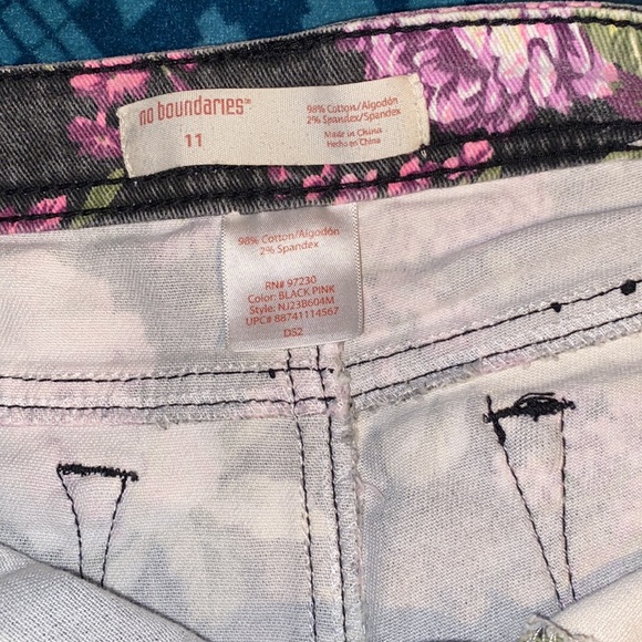 CUTE FLOWER PATTERN SHORT SHORTS - Picture 3 of 4